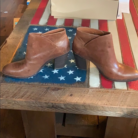 NIB Lucky Brand LK-ESSA Pull on Ankle Bootie - Picture 1 of 5